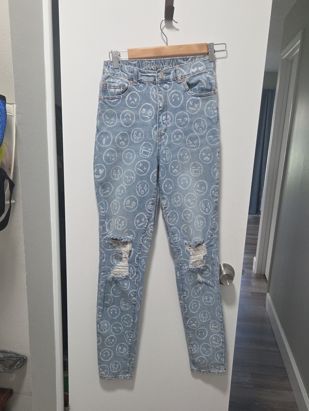 GEMMA RAE EMOJI HIGH RISE DISTRESSED JEANS
